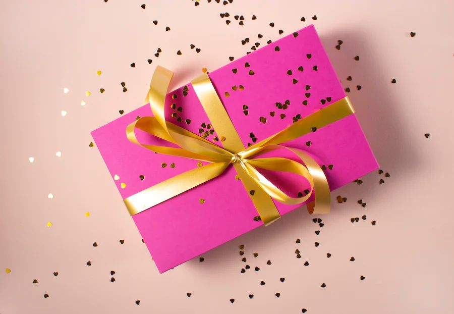 Lammfell Hausschuhe als perfektes Geschenk: Warum sie für jeden Anlass geeignet sind